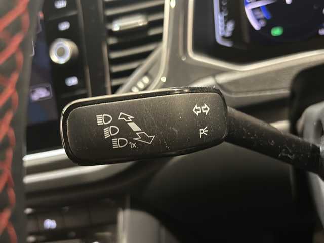 フォルクスワーゲン Ｔ－ロック TDI スポーツ 新潟県 2020(令2)年 3.7万km ピュアホワイト 純正ナビ”Discover Pro”/(CD/DVD/Bluetooth/USB/フルセグTV)/オールインセーフティ/-アダプティブクルーズコントロール/-レーンキープアシスト/-ハイビームアシスト/-バックカメラ/-ブラインドスポットモニター/-リヤトラフィックアラート/-プリクラッシュブレーキ/デジタルメータークラスター/パドルシフト/LEDヘッドライト/パワーバックドア/純正18インチアルミホイール/ハーフレザーシート/ETC2.0/ドライブレコーダー