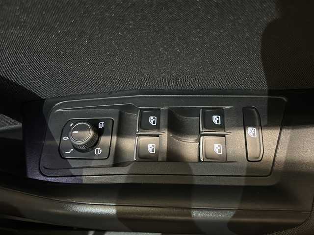 フォルクスワーゲン Ｔ－ロック TDI スポーツ 新潟県 2020(令2)年 3.7万km ピュアホワイト 純正ナビ”Discover Pro”/(CD/DVD/Bluetooth/USB/フルセグTV)/オールインセーフティ/-アダプティブクルーズコントロール/-レーンキープアシスト/-ハイビームアシスト/-バックカメラ/-ブラインドスポットモニター/-リヤトラフィックアラート/-プリクラッシュブレーキ/デジタルメータークラスター/パドルシフト/LEDヘッドライト/パワーバックドア/純正18インチアルミホイール/ハーフレザーシート/ETC2.0/ドライブレコーダー