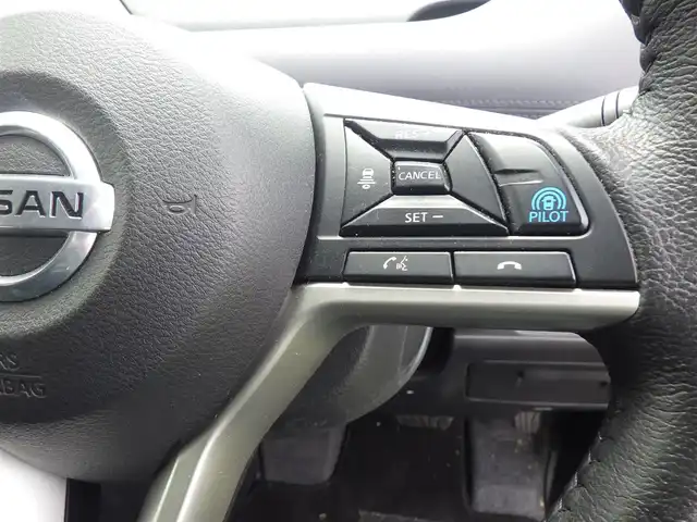 日産 セレナ ハイウェイスター V 千葉県 2020(令2)年 4万km マルーンレッド エマージェンシーブレーキ/プロパイロット/インテリジェントクルーズコントロール/ハンズフリー両側パワースライドドア/10インチ純正SDナビ/地デジTV/【BD/DVD/CD再生機能　Bluetooth接続】/アラウンドビューモニター/フリップダウンモニター/ドライブレコーダー（DJ4-D）/革巻きステアリング/ステアリングスイッチ/ETC（2.0）/LEDヘッドライト/フォグライト/ウインカーミラー/コーナーセンサー/純正16インチアルミホイル/サイド/カーテンエアバッグ/インテリジェントキー