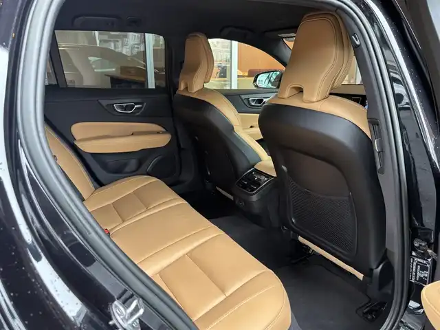 ボルボ Ｖ６０ アルティメット B4 宮城県 2022(令4)年 4.8万km オニキスブラックP ＡＣＣ　/ＬＫＡ　/ＢＬＩＳ　/ヘッドアップディスプレイ　/ｈａｒｍａｎ／ｋａｒｄｏｎサウンドシステム　/Ｇｏｏｇｌｅナビ　/全方位カメラ　/茶革シート　/エアシート　/シートヒーター　/パワーシート　/ＬＥＤヘッドライト　/オレフォス製シフト　/液晶メーターパネル
