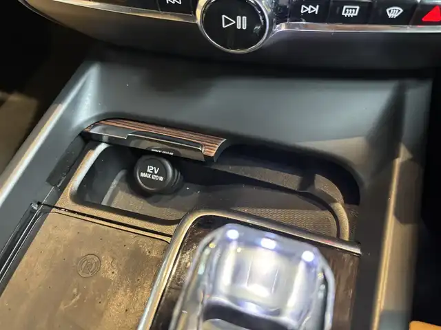 ボルボ Ｖ６０ アルティメット B4 宮城県 2022(令4)年 4.8万km オニキスブラックP ＡＣＣ　/ＬＫＡ　/ＢＬＩＳ　/ヘッドアップディスプレイ　/ｈａｒｍａｎ／ｋａｒｄｏｎサウンドシステム　/Ｇｏｏｇｌｅナビ　/全方位カメラ　/茶革シート　/エアシート　/シートヒーター　/パワーシート　/ＬＥＤヘッドライト　/オレフォス製シフト　/液晶メーターパネル