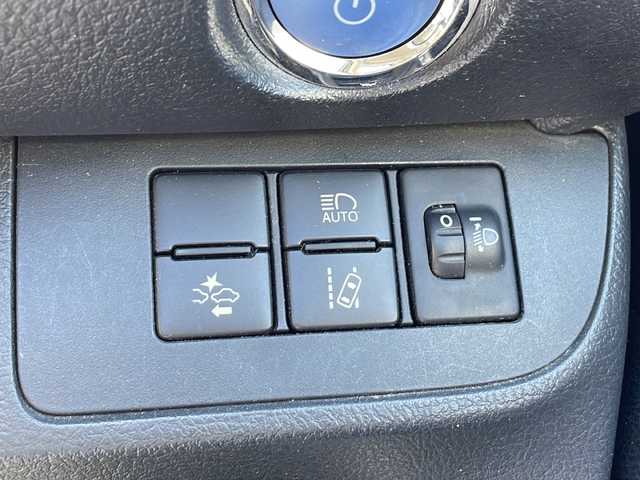 トヨタ シエンタ ハイブリッド G 沖縄県 2016(平28)年 9.7万km コバルトブルーメタリック 純正ナビ・Bluetooth・TV・CD/両側パワースライドドア/ETC/ドライブレコーダー/オートマチックハイビーム/レーンキープアシスト/コーナーセンサー/電動格納ミラー/スマートキー