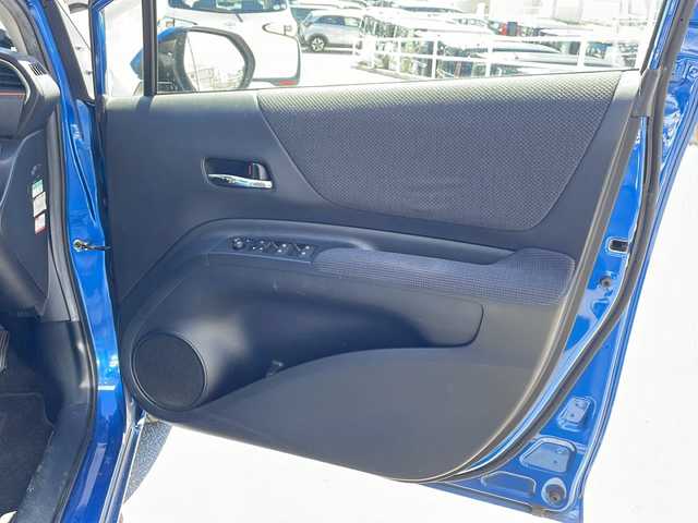 トヨタ シエンタ ハイブリッド G 沖縄県 2016(平28)年 9.7万km コバルトブルーメタリック 純正ナビ・Bluetooth・TV・CD/両側パワースライドドア/ETC/ドライブレコーダー/オートマチックハイビーム/レーンキープアシスト/コーナーセンサー/電動格納ミラー/スマートキー