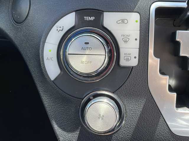 トヨタ シエンタ ハイブリッド G 沖縄県 2016(平28)年 9.7万km コバルトブルーメタリック 純正ナビ・Bluetooth・TV・CD/両側パワースライドドア/ETC/ドライブレコーダー/オートマチックハイビーム/レーンキープアシスト/コーナーセンサー/電動格納ミラー/スマートキー