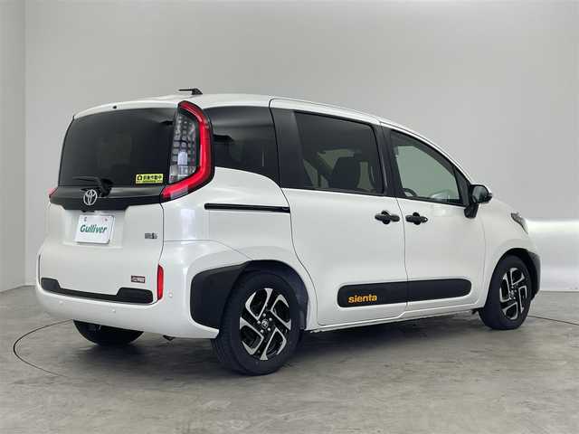 トヨタ シエンタ ハイブリッド Z 埼玉県 2022(令4)年 0.4万km ホワイトパールクリスタルシャイン 純正１０．５インチナビ　パノラミックビューモニター　ＢＳＭ　シートヒーター　ステアリングヒーター　ＡＣ１００Ｖ　レーダークルーズコントロール　ドラレコ　ビルトインＥＴＣ　パーキングアシスト　ＬＥＤ