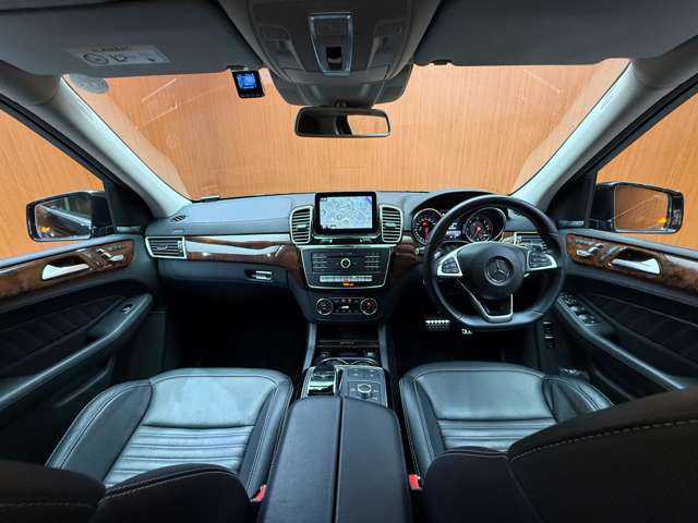 メルセデス・ベンツ ＧＬＳ３５０ｄ 4マチックスポーツ 千葉県 2016(平28)年 5.4万km オブシディアンブラック パノラマＳＲ　/黒革シート　/ＡＣＣ　/ナビ　/ＴＶ　/Ｂｌｕｅｔｏｏｔｈ接続　/３６０°ｈａｒｍａｎｋａｒｄｏｎサウンド　/シートヒーター　/電動リアゲート　/パーキングアシスト　/衝突軽減Ｂ　/ＢＳＭ　/ＬＫＡ　/ドラレコ