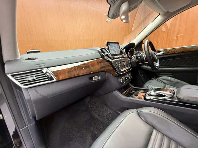 メルセデス・ベンツ ＧＬＳ３５０ｄ 4マチックスポーツ 千葉県 2016(平28)年 5.4万km オブシディアンブラック パノラマＳＲ　/黒革シート　/ＡＣＣ　/ナビ　/ＴＶ　/Ｂｌｕｅｔｏｏｔｈ接続　/３６０°ｈａｒｍａｎｋａｒｄｏｎサウンド　/シートヒーター　/電動リアゲート　/パーキングアシスト　/衝突軽減Ｂ　/ＢＳＭ　/ＬＫＡ　/ドラレコ