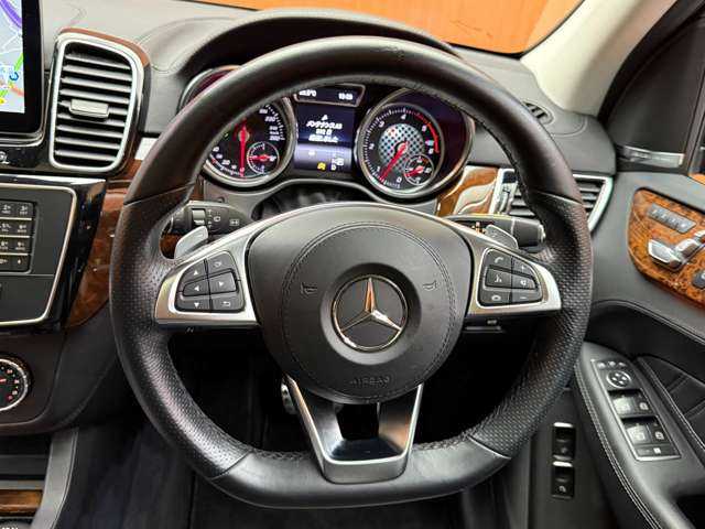 メルセデス・ベンツ ＧＬＳ３５０ｄ 4マチックスポーツ 千葉県 2016(平28)年 5.4万km オブシディアンブラック パノラマＳＲ　/黒革シート　/ＡＣＣ　/ナビ　/ＴＶ　/Ｂｌｕｅｔｏｏｔｈ接続　/３６０°ｈａｒｍａｎｋａｒｄｏｎサウンド　/シートヒーター　/電動リアゲート　/パーキングアシスト　/衝突軽減Ｂ　/ＢＳＭ　/ＬＫＡ　/ドラレコ