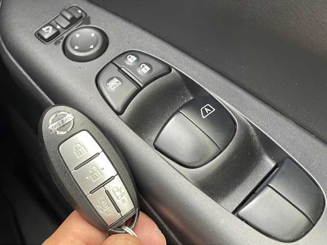 日産 セレナ ハイウェイスター Vセレクション 青森県 2017(平29)年 9.7万km マルーンレッド 4WD/セーフティパックA/純正9インチナビ・フルセグTV/CD・DVD・Bluetooth・SD/純正フリップダウンモニター/アラウンドビューモニター/インテリジェントパーキングアシスト/純正ドライブレコーダー/両側パワースライドドア/エマージェンシーブレーキ/クルーズコントロール/フロント・バックソナー/サイド・カーテンエアバッグ/ビルトインETC/LEDヘッドライト/フォグランプ/純正15インチアルミ