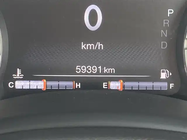 クライスラー・ジープ ジープ レネゲード リミテッド 熊本県 2020(令2)年 6万km ブラック ・スマートキー/・プッシュスタート/・自動緊急ブレーキ/・レーンセンス/・パークセンス/・ブラインドスポットモニター/・アクティブヘッドライト/・クルーズコントロール(追従式)/・黒革シート/・前席パワーシート/・前駅シートヒーター /・ハンドルヒーター /・純正メモリナビ/　【Bluetooth・USB・AUX】/・フルセグTV/・スマホ連携/　【AppleCarPlay・AndroidAuto】/・バックカメラ/・ETC2.0/・ドライブレコーダー(前後録画)/・LEDヘッドランプ/・LEDフォグランプ/・純正マット