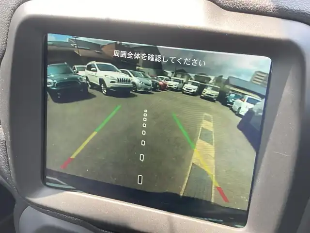 クライスラー・ジープ ジープ レネゲード リミテッド 熊本県 2020(令2)年 6万km ブラック ・スマートキー/・プッシュスタート/・自動緊急ブレーキ/・レーンセンス/・パークセンス/・ブラインドスポットモニター/・アクティブヘッドライト/・クルーズコントロール(追従式)/・黒革シート/・前席パワーシート/・前駅シートヒーター /・ハンドルヒーター /・純正メモリナビ/　【Bluetooth・USB・AUX】/・フルセグTV/・スマホ連携/　【AppleCarPlay・AndroidAuto】/・バックカメラ/・ETC2.0/・ドライブレコーダー(前後録画)/・LEDヘッドランプ/・LEDフォグランプ/・純正マット