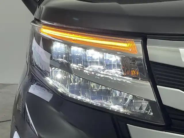 トヨタ ルーミー カスタムG 群馬県 2024(令6)年 0.9万km ブラックマイカメタリック 禁煙車　両側パワスラ　純正ディスプレイオーディオ　BT　フルセグ　アップルカープレイ　HDMI　衝突軽減システム　コーナーセンサー　追従クルコン　レーンキープアシスト　シートヒーター　オートホールド