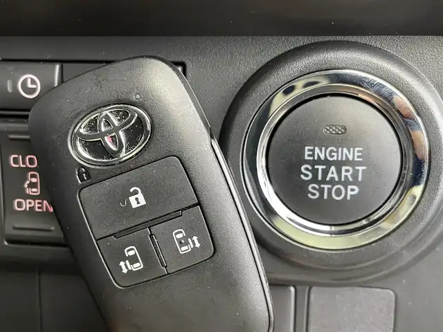 トヨタ ルーミー カスタムG 群馬県 2024(令6)年 0.9万km ブラックマイカメタリック 禁煙車　両側パワスラ　純正ディスプレイオーディオ　BT　フルセグ　アップルカープレイ　HDMI　衝突軽減システム　コーナーセンサー　追従クルコン　レーンキープアシスト　シートヒーター　オートホールド