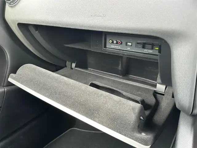 アウディ ＴＴクーペ 1．8 TFSI Sライン 愛知県 2013(平25)年 5万km パール ナビゲーション　/フルセグテレビ　/ＣＤ＆ＤＶＤ　/ブルートゥース　/ＵＳＢ接続　/ミュージックサーバー　/バックカメラ　/ＥＴＣ　/ハーフレザーシート　/キーレス　/社外１９インチアルミホイール　/保証書　/取扱説明書　/整備手帳