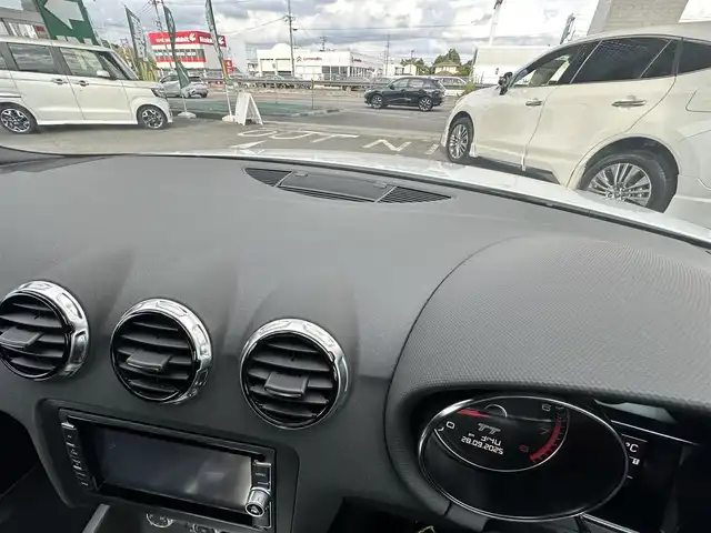 アウディ ＴＴクーペ 1．8 TFSI Sライン 愛知県 2013(平25)年 5万km パール ナビゲーション　/フルセグテレビ　/ＣＤ＆ＤＶＤ　/ブルートゥース　/ＵＳＢ接続　/ミュージックサーバー　/バックカメラ　/ＥＴＣ　/ハーフレザーシート　/キーレス　/社外１９インチアルミホイール　/保証書　/取扱説明書　/整備手帳