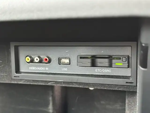 アウディ ＴＴクーペ 1．8 TFSI Sライン 愛知県 2013(平25)年 5万km パール ナビゲーション　/フルセグテレビ　/ＣＤ＆ＤＶＤ　/ブルートゥース　/ＵＳＢ接続　/ミュージックサーバー　/バックカメラ　/ＥＴＣ　/ハーフレザーシート　/キーレス　/社外１９インチアルミホイール　/保証書　/取扱説明書　/整備手帳