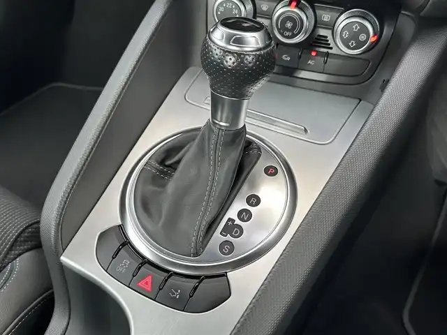 アウディ ＴＴクーペ 1．8 TFSI Sライン 愛知県 2013(平25)年 5万km パール ナビゲーション　/フルセグテレビ　/ＣＤ＆ＤＶＤ　/ブルートゥース　/ＵＳＢ接続　/ミュージックサーバー　/バックカメラ　/ＥＴＣ　/ハーフレザーシート　/キーレス　/社外１９インチアルミホイール　/保証書　/取扱説明書　/整備手帳