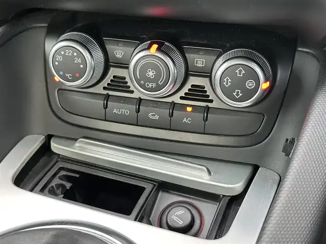 アウディ ＴＴクーペ 1．8 TFSI Sライン 愛知県 2013(平25)年 5万km パール ナビゲーション　/フルセグテレビ　/ＣＤ＆ＤＶＤ　/ブルートゥース　/ＵＳＢ接続　/ミュージックサーバー　/バックカメラ　/ＥＴＣ　/ハーフレザーシート　/キーレス　/社外１９インチアルミホイール　/保証書　/取扱説明書　/整備手帳