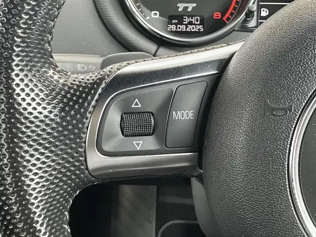 アウディ ＴＴクーペ 1．8 TFSI Sライン 愛知県 2013(平25)年 5万km パール ナビゲーション　/フルセグテレビ　/ＣＤ＆ＤＶＤ　/ブルートゥース　/ＵＳＢ接続　/ミュージックサーバー　/バックカメラ　/ＥＴＣ　/ハーフレザーシート　/キーレス　/社外１９インチアルミホイール　/保証書　/取扱説明書　/整備手帳