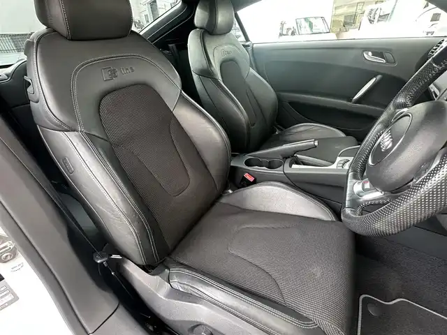 アウディ ＴＴクーペ 1．8 TFSI Sライン 愛知県 2013(平25)年 5万km パール ナビゲーション　/フルセグテレビ　/ＣＤ＆ＤＶＤ　/ブルートゥース　/ＵＳＢ接続　/ミュージックサーバー　/バックカメラ　/ＥＴＣ　/ハーフレザーシート　/キーレス　/社外１９インチアルミホイール　/保証書　/取扱説明書　/整備手帳