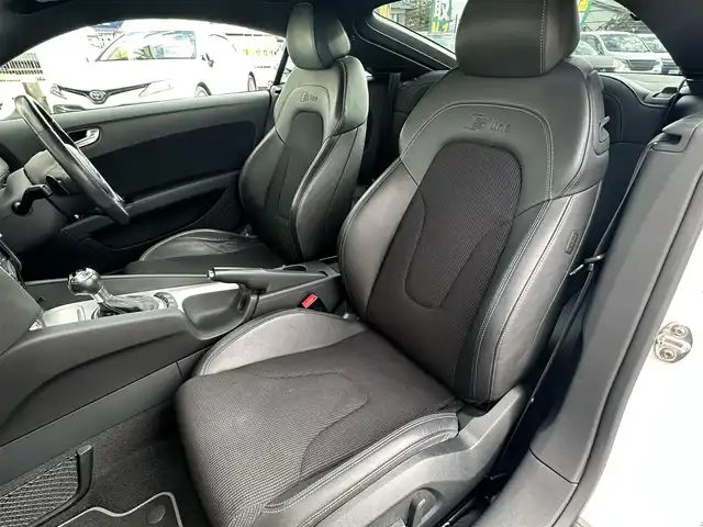 アウディ ＴＴクーペ 1．8 TFSI Sライン 愛知県 2013(平25)年 5万km パール ナビゲーション　/フルセグテレビ　/ＣＤ＆ＤＶＤ　/ブルートゥース　/ＵＳＢ接続　/ミュージックサーバー　/バックカメラ　/ＥＴＣ　/ハーフレザーシート　/キーレス　/社外１９インチアルミホイール　/保証書　/取扱説明書　/整備手帳