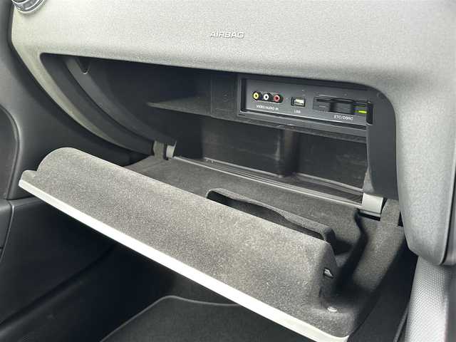 アウディ ＴＴクーペ 1．8 TFSI Sライン 愛知県 2013(平25)年 5万km パール ナビゲーション　/フルセグテレビ　/ＣＤ＆ＤＶＤ　/ブルートゥース　/ＵＳＢ接続　/ミュージックサーバー　/バックカメラ　/ＥＴＣ　/ハーフレザーシート　/キーレス　/社外１９インチアルミホイール　/保証書　/取扱説明書　/整備手帳