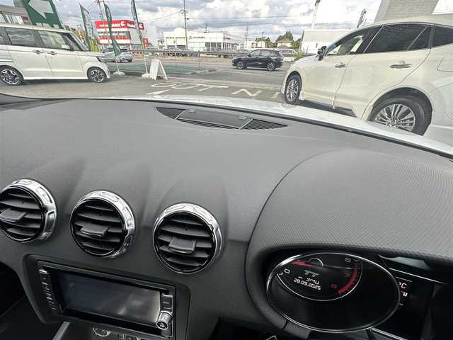 アウディ ＴＴクーペ 1．8 TFSI Sライン 愛知県 2013(平25)年 5万km パール ナビゲーション　/フルセグテレビ　/ＣＤ＆ＤＶＤ　/ブルートゥース　/ＵＳＢ接続　/ミュージックサーバー　/バックカメラ　/ＥＴＣ　/ハーフレザーシート　/キーレス　/社外１９インチアルミホイール　/保証書　/取扱説明書　/整備手帳