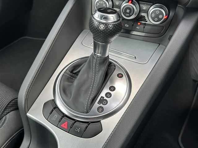 アウディ ＴＴクーペ 1．8 TFSI Sライン 愛知県 2013(平25)年 5万km パール ナビゲーション　/フルセグテレビ　/ＣＤ＆ＤＶＤ　/ブルートゥース　/ＵＳＢ接続　/ミュージックサーバー　/バックカメラ　/ＥＴＣ　/ハーフレザーシート　/キーレス　/社外１９インチアルミホイール　/保証書　/取扱説明書　/整備手帳