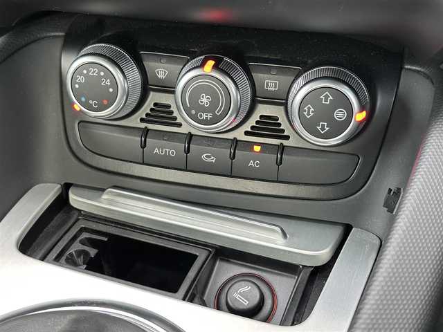アウディ ＴＴクーペ 1．8 TFSI Sライン 愛知県 2013(平25)年 5万km パール ナビゲーション　/フルセグテレビ　/ＣＤ＆ＤＶＤ　/ブルートゥース　/ＵＳＢ接続　/ミュージックサーバー　/バックカメラ　/ＥＴＣ　/ハーフレザーシート　/キーレス　/社外１９インチアルミホイール　/保証書　/取扱説明書　/整備手帳
