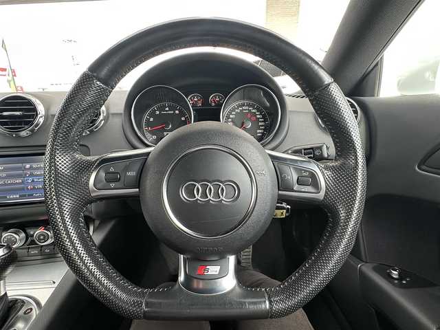 アウディ ＴＴクーペ 1．8 TFSI Sライン 愛知県 2013(平25)年 5万km パール ナビゲーション　/フルセグテレビ　/ＣＤ＆ＤＶＤ　/ブルートゥース　/ＵＳＢ接続　/ミュージックサーバー　/バックカメラ　/ＥＴＣ　/ハーフレザーシート　/キーレス　/社外１９インチアルミホイール　/保証書　/取扱説明書　/整備手帳