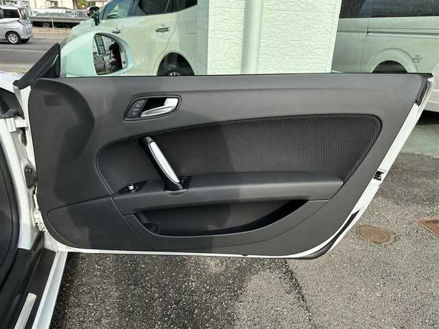 アウディ ＴＴクーペ 1．8 TFSI Sライン 愛知県 2013(平25)年 5万km パール ナビゲーション　/フルセグテレビ　/ＣＤ＆ＤＶＤ　/ブルートゥース　/ＵＳＢ接続　/ミュージックサーバー　/バックカメラ　/ＥＴＣ　/ハーフレザーシート　/キーレス　/社外１９インチアルミホイール　/保証書　/取扱説明書　/整備手帳