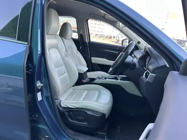 マツダ ＣＸ－５ XD Lパッケージ 宮城県 2018(平30)年 6.1万km エターナルブルーマイカ BOSEサウンドシステム/360度ビューモニター/フロントパーキングセンサー/＝＝＝/アドバンストスマートシティブレーキサポート/後退時スマートシティブレーキサポート/誤発進抑制制御/スマートブレーキサポート/レーダークルーズコントロール/ブラインドスポットモニタリング/車線逸脱警報システム/レーンキープアシストシステム/リアパーキングセンサー/ドライバーアテンションアラート/マツダコネクトナビ/・Bluetooth/・USB/ETC（バイザー裏）/パワーバックドア/ホワイトレザーシート/シートヒーター/ステアリングヒーター/パワーシート（運転席メモリー機能付）/革巻きステアリング/ステアリングウイッチ/電動パーキングブレーキ/ブレーキホールド/アダプティブLEDヘッドランプ/フォグランプ/オートライト/スマートキー＆プッシュスタート/電動格納ミラー/純正17インチAWレスオプション/純正ラバーマット/W/サイド/カーテンエアバッグ