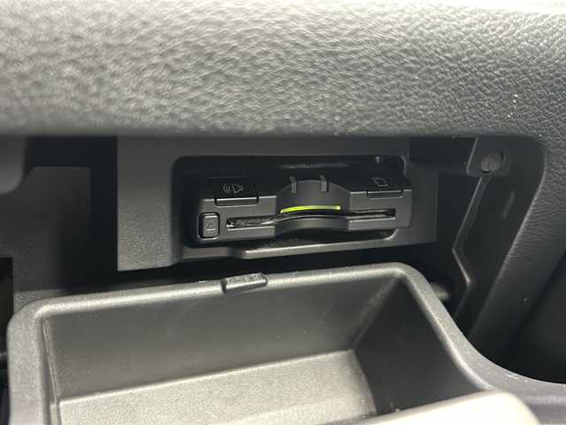 日産 セレナ ハイウェイスター 静岡県 2016(平28)年 8.9万km ブリリアントホワイトパール ストラーダナビ/・CD/DVD/・Bluetooth/・FM/AM/・SD/・フルセグTV/主要装備/・後席フリップダウンモニター/・エマージェンシーブレーキ/・両側パワースライドドア/・前後ドライブレコーダー/・ビルトインＥＴＣ/・ＬＥＤヘッドライト/・16インチ純正アルミ/・バックカメラ/・レーダー探知機/・車線逸脱警報/・アイドリングストップ/・横滑り防止装置/・オートライト/・フォグランプ