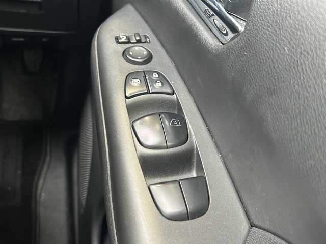 日産 セレナ ハイウェイスター 静岡県 2016(平28)年 8.9万km ブリリアントホワイトパール ストラーダナビ/・CD/DVD/・Bluetooth/・FM/AM/・SD/・フルセグTV/主要装備/・後席フリップダウンモニター/・エマージェンシーブレーキ/・両側パワースライドドア/・前後ドライブレコーダー/・ビルトインＥＴＣ/・ＬＥＤヘッドライト/・16インチ純正アルミ/・バックカメラ/・レーダー探知機/・車線逸脱警報/・アイドリングストップ/・横滑り防止装置/・オートライト/・フォグランプ