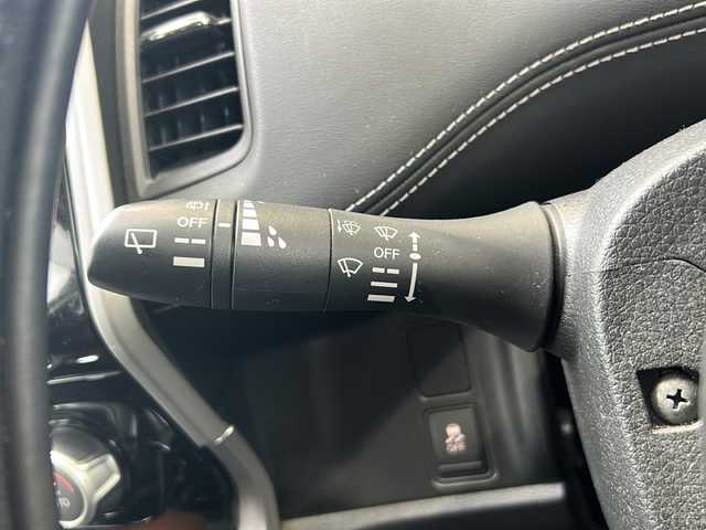 日産 セレナ ハイウェイスター 静岡県 2016(平28)年 8.9万km ブリリアントホワイトパール ストラーダナビ/・CD/DVD/・Bluetooth/・FM/AM/・SD/・フルセグTV/主要装備/・後席フリップダウンモニター/・エマージェンシーブレーキ/・両側パワースライドドア/・前後ドライブレコーダー/・ビルトインＥＴＣ/・ＬＥＤヘッドライト/・16インチ純正アルミ/・バックカメラ/・レーダー探知機/・車線逸脱警報/・アイドリングストップ/・横滑り防止装置/・オートライト/・フォグランプ