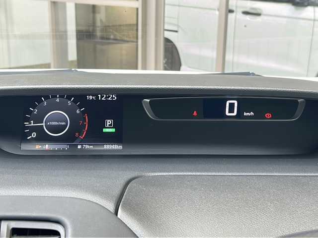 日産 セレナ ハイウェイスター 静岡県 2016(平28)年 8.9万km ブリリアントホワイトパール ストラーダナビ/・CD/DVD/・Bluetooth/・FM/AM/・SD/・フルセグTV/主要装備/・後席フリップダウンモニター/・エマージェンシーブレーキ/・両側パワースライドドア/・前後ドライブレコーダー/・ビルトインＥＴＣ/・ＬＥＤヘッドライト/・16インチ純正アルミ/・バックカメラ/・レーダー探知機/・車線逸脱警報/・アイドリングストップ/・横滑り防止装置/・オートライト/・フォグランプ