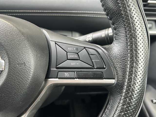 日産 セレナ ハイウェイスター 静岡県 2016(平28)年 8.9万km ブリリアントホワイトパール ストラーダナビ/・CD/DVD/・Bluetooth/・FM/AM/・SD/・フルセグTV/主要装備/・後席フリップダウンモニター/・エマージェンシーブレーキ/・両側パワースライドドア/・前後ドライブレコーダー/・ビルトインＥＴＣ/・ＬＥＤヘッドライト/・16インチ純正アルミ/・バックカメラ/・レーダー探知機/・車線逸脱警報/・アイドリングストップ/・横滑り防止装置/・オートライト/・フォグランプ