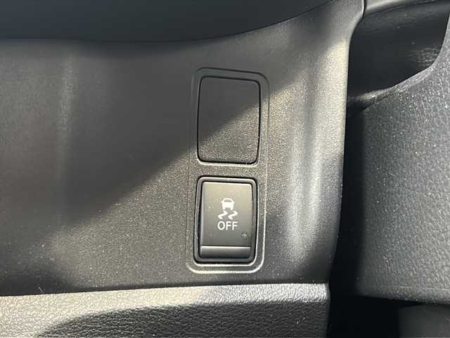 日産 セレナ ハイウェイスター 静岡県 2016(平28)年 8.9万km ブリリアントホワイトパール ストラーダナビ/・CD/DVD/・Bluetooth/・FM/AM/・SD/・フルセグTV/主要装備/・後席フリップダウンモニター/・エマージェンシーブレーキ/・両側パワースライドドア/・前後ドライブレコーダー/・ビルトインＥＴＣ/・ＬＥＤヘッドライト/・16インチ純正アルミ/・バックカメラ/・レーダー探知機/・車線逸脱警報/・アイドリングストップ/・横滑り防止装置/・オートライト/・フォグランプ