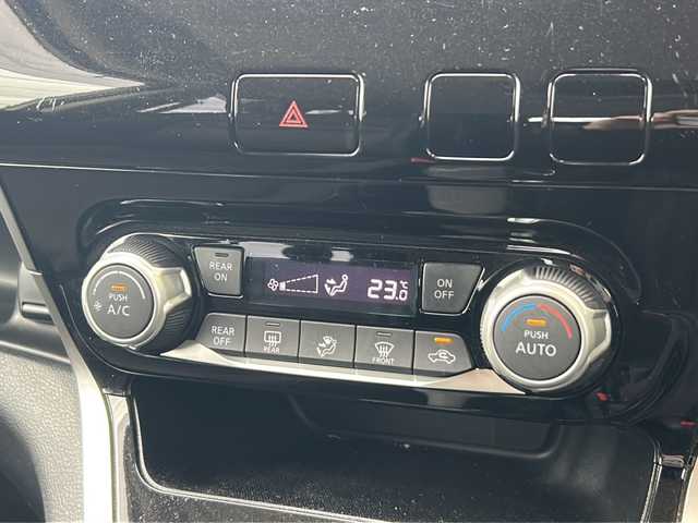 日産 セレナ ハイウェイスター 静岡県 2016(平28)年 8.9万km ブリリアントホワイトパール ストラーダナビ/・CD/DVD/・Bluetooth/・FM/AM/・SD/・フルセグTV/主要装備/・後席フリップダウンモニター/・エマージェンシーブレーキ/・両側パワースライドドア/・前後ドライブレコーダー/・ビルトインＥＴＣ/・ＬＥＤヘッドライト/・16インチ純正アルミ/・バックカメラ/・レーダー探知機/・車線逸脱警報/・アイドリングストップ/・横滑り防止装置/・オートライト/・フォグランプ