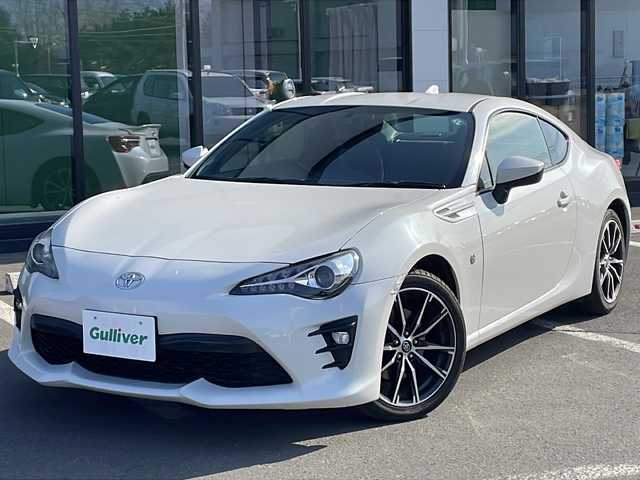 トヨタ ８６ GT 道東・釧路十勝 2017(平29)年 16.9万km クリスタルホワイトパール ・６速MT/・社外カーオーディオ/（CD/BT/USB）/・10型ドラレコ付きデジタルミラー/・LEDヘッドライト/・オートライト/・横滑り防止/・純正フロアマット/・プッシュスタート/・スマートキー/・取扱説明書/・純正アルミホイール/・社外アルミホイール付冬タイヤ積込（205/55/R16）/2020年製造　残7ミリ