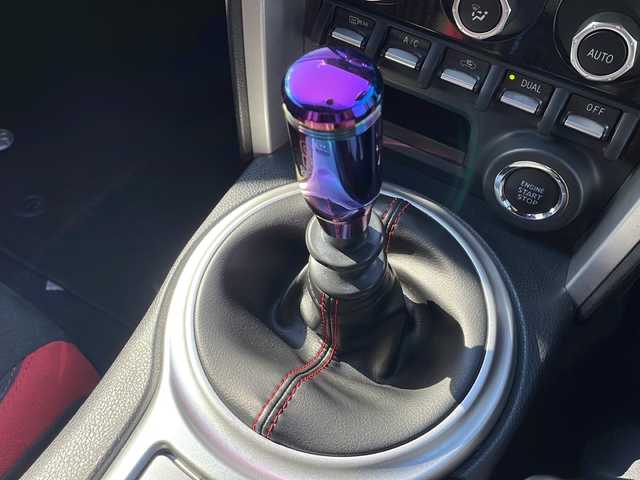 トヨタ ８６ GT 道東・釧路十勝 2017(平29)年 16.9万km クリスタルホワイトパール ・６速MT/・社外カーオーディオ/（CD/BT/USB）/・10型ドラレコ付きデジタルミラー/・LEDヘッドライト/・オートライト/・横滑り防止/・純正フロアマット/・プッシュスタート/・スマートキー/・取扱説明書/・純正アルミホイール/・社外アルミホイール付冬タイヤ積込（205/55/R16）/2020年製造　残7ミリ