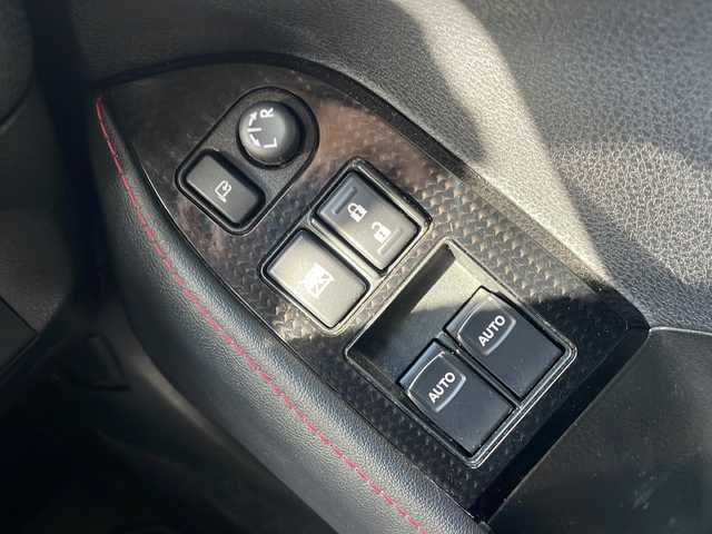 トヨタ ８６ GT 道東・釧路十勝 2017(平29)年 16.9万km クリスタルホワイトパール ・６速MT/・社外カーオーディオ/（CD/BT/USB）/・10型ドラレコ付きデジタルミラー/・LEDヘッドライト/・オートライト/・横滑り防止/・純正フロアマット/・プッシュスタート/・スマートキー/・取扱説明書/・純正アルミホイール/・社外アルミホイール付冬タイヤ積込（205/55/R16）/2020年製造　残7ミリ