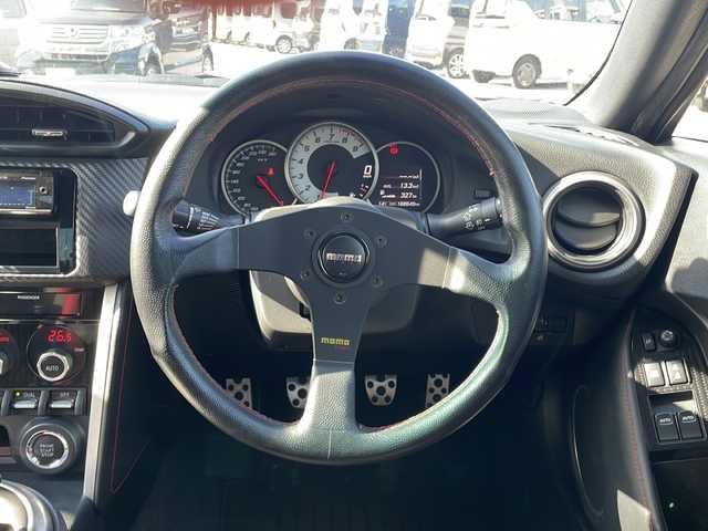 トヨタ ８６ GT 道東・釧路十勝 2017(平29)年 16.9万km クリスタルホワイトパール ・６速MT/・社外カーオーディオ/（CD/BT/USB）/・10型ドラレコ付きデジタルミラー/・LEDヘッドライト/・オートライト/・横滑り防止/・純正フロアマット/・プッシュスタート/・スマートキー/・取扱説明書/・純正アルミホイール/・社外アルミホイール付冬タイヤ積込（205/55/R16）/2020年製造　残7ミリ