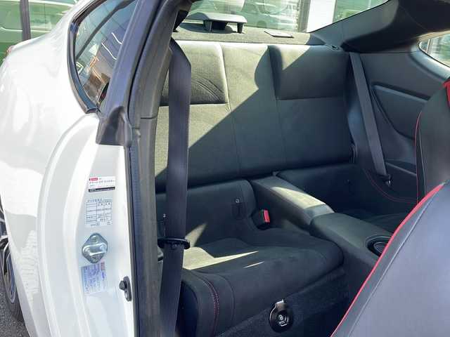 トヨタ ８６ GT 道東・釧路十勝 2017(平29)年 16.9万km クリスタルホワイトパール ・６速MT/・社外カーオーディオ/（CD/BT/USB）/・10型ドラレコ付きデジタルミラー/・LEDヘッドライト/・オートライト/・横滑り防止/・純正フロアマット/・プッシュスタート/・スマートキー/・取扱説明書/・純正アルミホイール/・社外アルミホイール付冬タイヤ積込（205/55/R16）/2020年製造　残7ミリ