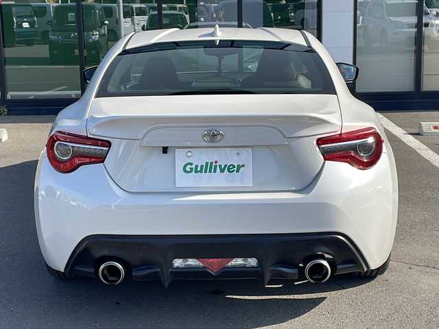 トヨタ ８６ GT 道東・釧路十勝 2017(平29)年 16.9万km クリスタルホワイトパール ・６速MT/・社外カーオーディオ/（CD/BT/USB）/・10型ドラレコ付きデジタルミラー/・LEDヘッドライト/・オートライト/・横滑り防止/・純正フロアマット/・プッシュスタート/・スマートキー/・取扱説明書/・純正アルミホイール/・社外アルミホイール付冬タイヤ積込（205/55/R16）/2020年製造　残7ミリ