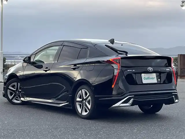トヨタ プリウス S ツーリングセレクション 島根県 2017(平29)年 8.8万km アティチュードブラックマイカ 登録時走行距離87214km/取扱説明書/純正9型ナビゲーション(DSZT-YC4T)/Bluetooth/AM/FM/DVD/フルセグテレビ/バックカメラ/シートヒーター（DN席）/合皮シート/プッシュスタート/スマートキー/横滑り防止装置/LEDヘッドライト/純正17インチアルミホイール/ビルドインETC/純正フロアマット