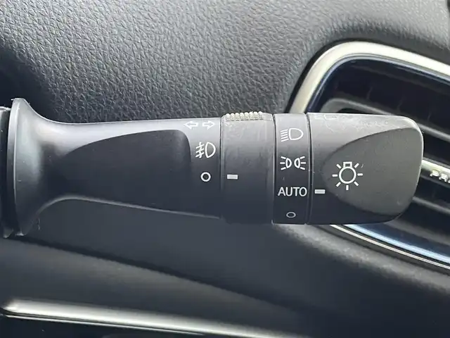 トヨタ プリウス S ツーリングセレクション 島根県 2017(平29)年 8.8万km アティチュードブラックマイカ 登録時走行距離87214km/取扱説明書/純正9型ナビゲーション(DSZT-YC4T)/Bluetooth/AM/FM/DVD/フルセグテレビ/バックカメラ/シートヒーター（DN席）/合皮シート/プッシュスタート/スマートキー/横滑り防止装置/LEDヘッドライト/純正17インチアルミホイール/ビルドインETC/純正フロアマット