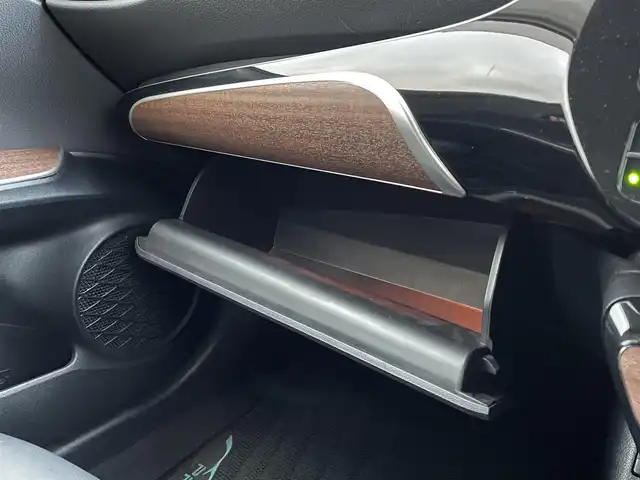 トヨタ プリウス S ツーリングセレクション 島根県 2017(平29)年 8.8万km アティチュードブラックマイカ 登録時走行距離87214km/取扱説明書/純正9型ナビゲーション(DSZT-YC4T)/Bluetooth/AM/FM/DVD/フルセグテレビ/バックカメラ/シートヒーター（DN席）/合皮シート/プッシュスタート/スマートキー/横滑り防止装置/LEDヘッドライト/純正17インチアルミホイール/ビルドインETC/純正フロアマット