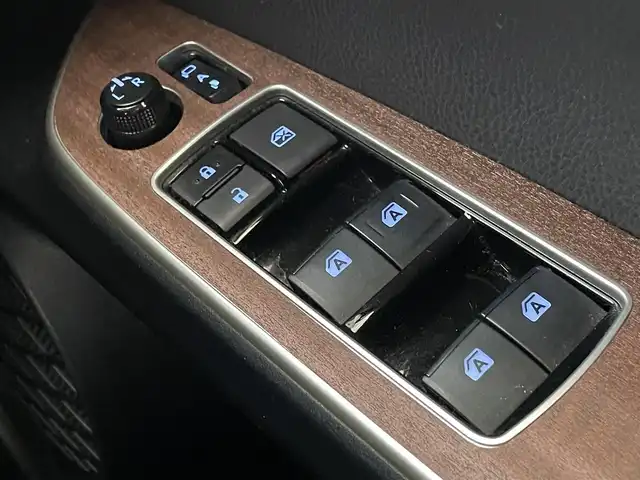 トヨタ プリウス S ツーリングセレクション 島根県 2017(平29)年 8.8万km アティチュードブラックマイカ 登録時走行距離87214km/取扱説明書/純正9型ナビゲーション(DSZT-YC4T)/Bluetooth/AM/FM/DVD/フルセグテレビ/バックカメラ/シートヒーター（DN席）/合皮シート/プッシュスタート/スマートキー/横滑り防止装置/LEDヘッドライト/純正17インチアルミホイール/ビルドインETC/純正フロアマット