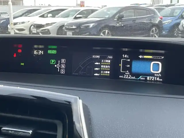 トヨタ プリウス S ツーリングセレクション 島根県 2017(平29)年 8.8万km アティチュードブラックマイカ 登録時走行距離87214km/取扱説明書/純正9型ナビゲーション(DSZT-YC4T)/Bluetooth/AM/FM/DVD/フルセグテレビ/バックカメラ/シートヒーター（DN席）/合皮シート/プッシュスタート/スマートキー/横滑り防止装置/LEDヘッドライト/純正17インチアルミホイール/ビルドインETC/純正フロアマット